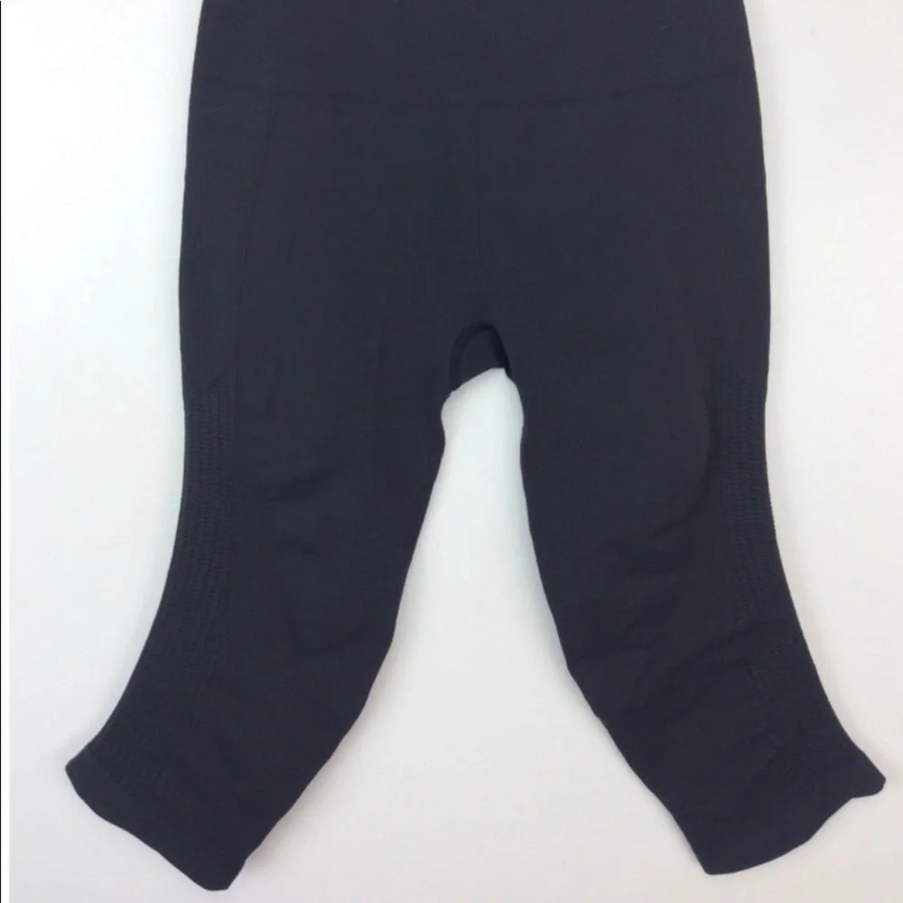 Lululemon High Rise Crop - Picture 3 of 3